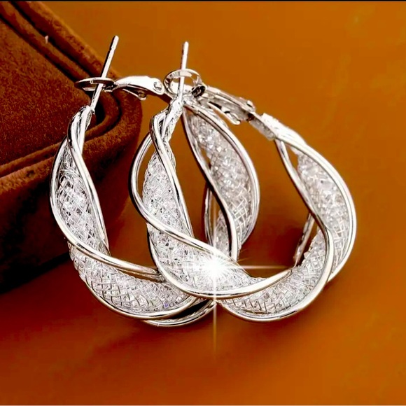 Jewelry - Pretty Twisted Mesh-like Hoop Earrings,